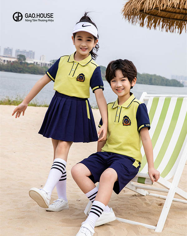 Mẫu áo đồng phục mầm non màu vàng line xanh than GUM1970052