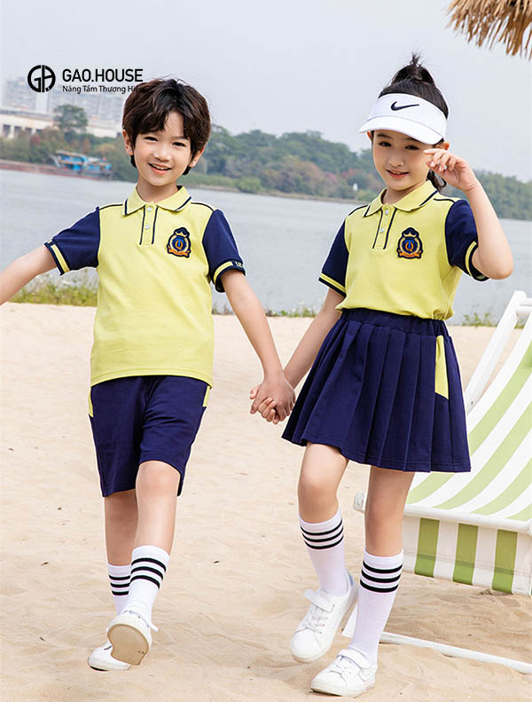 Mẫu áo đồng phục mầm non màu vàng line xanh than GUM1970052