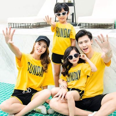 Áo gia đình 4 người sunday  màu vàng tươi sáng, nổi bật