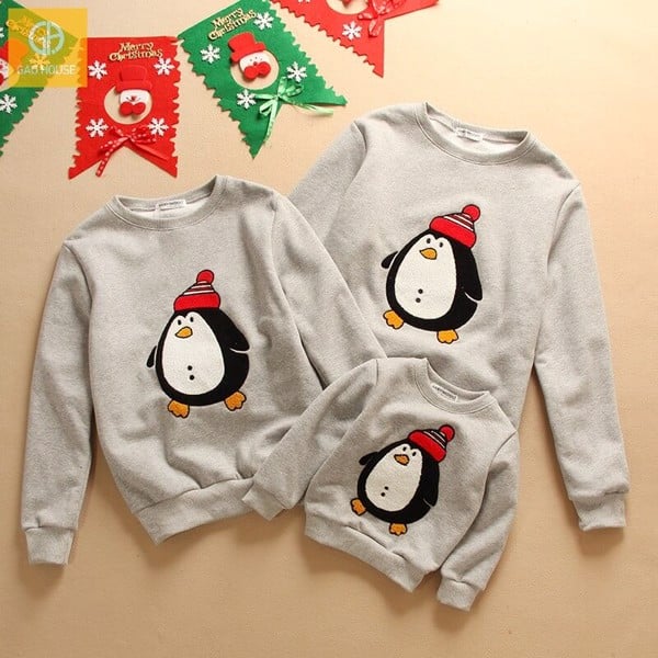 Áo gia đình Noel dáng sweater in hình chim cánh cụt GF1824112