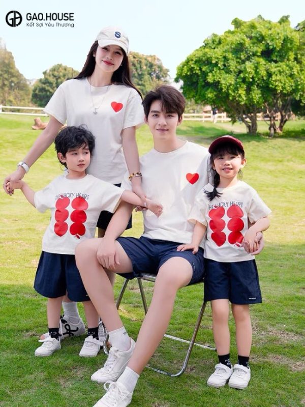 Đồng phục gia đình mùa hè có khuyến mãi